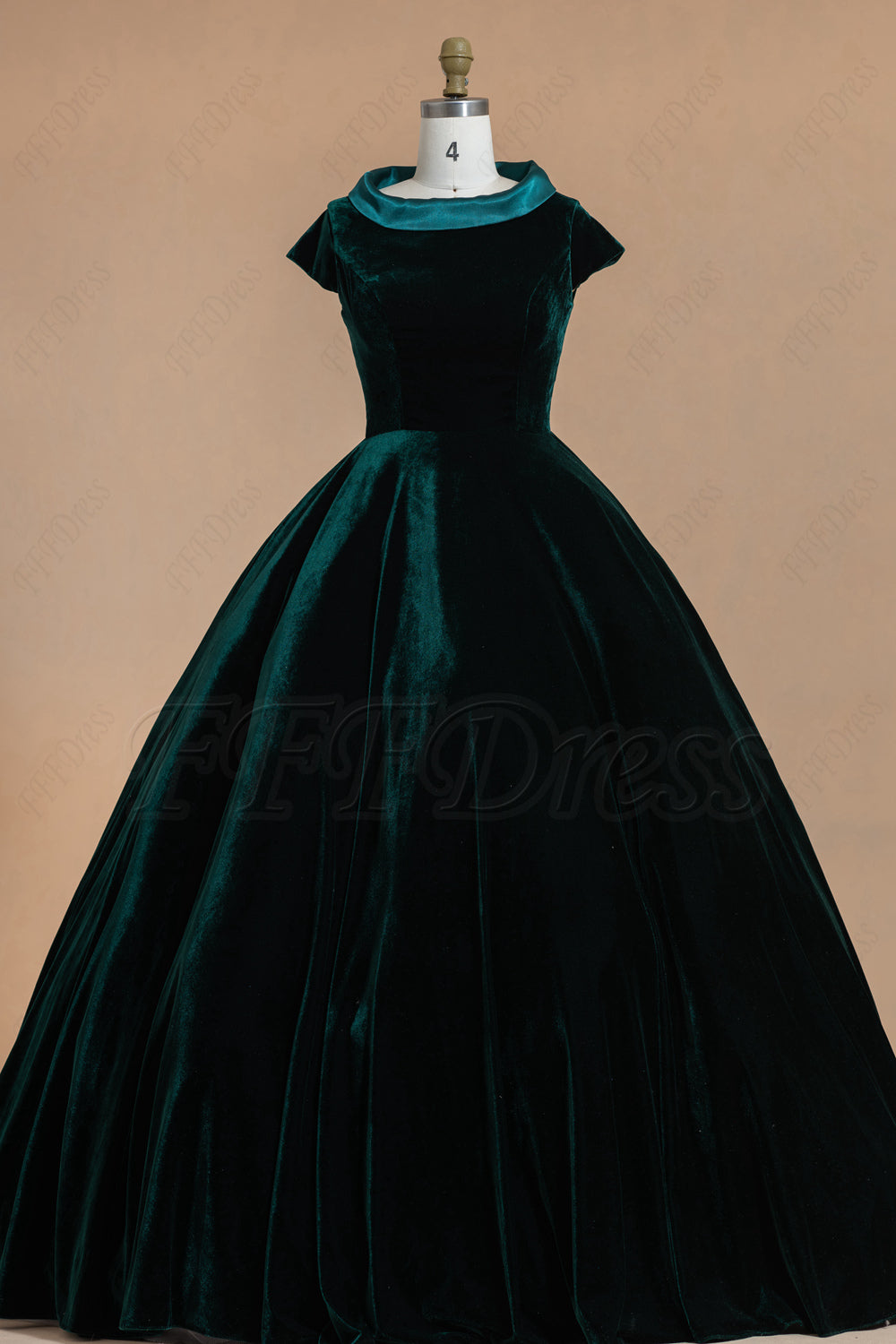 Dark Green Velvet Modest Bridesmaid Dresses Vintage