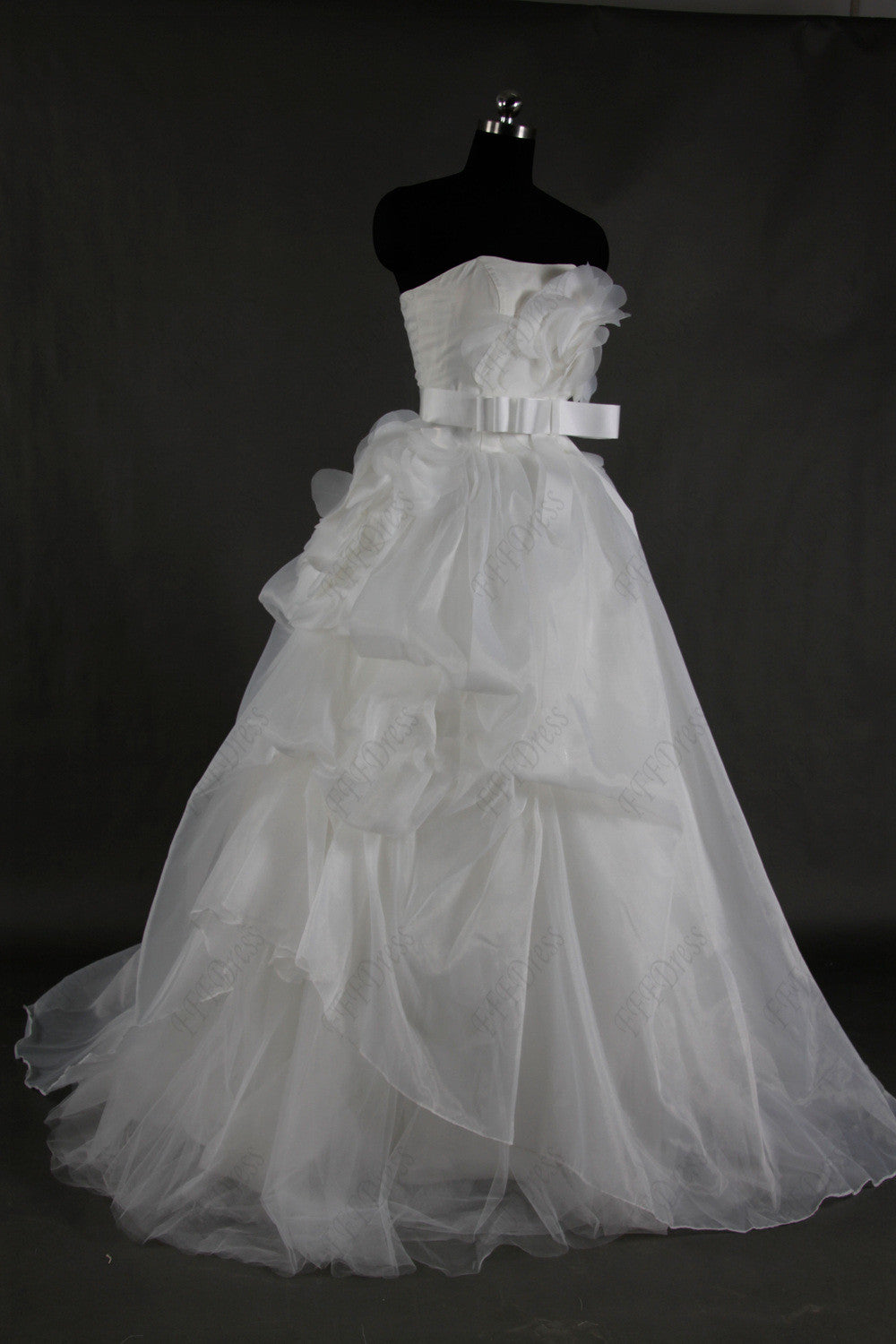 Flwoers pick up ball gown wedding dress with sash