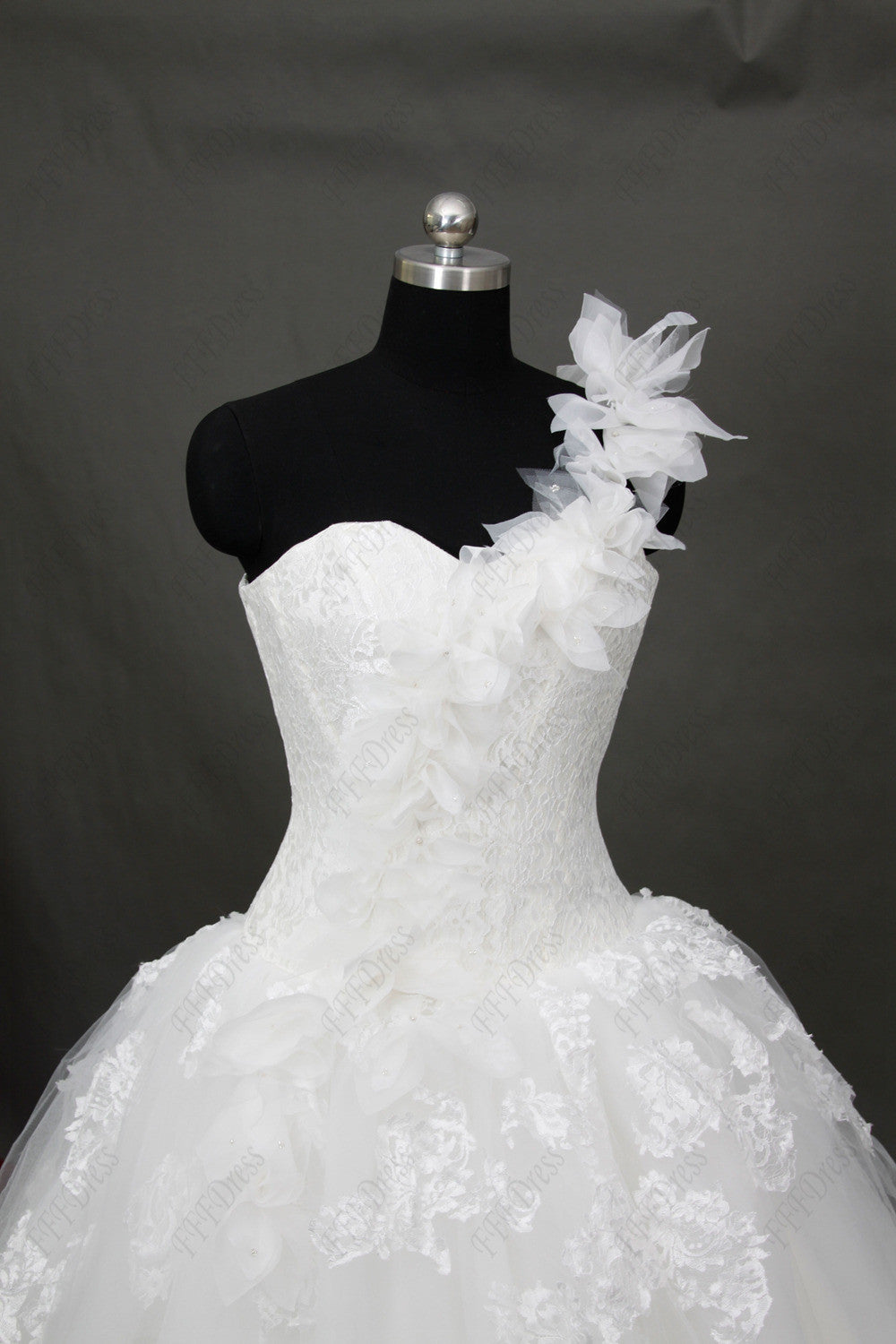 One shoulder lace flowers princess wedding dress