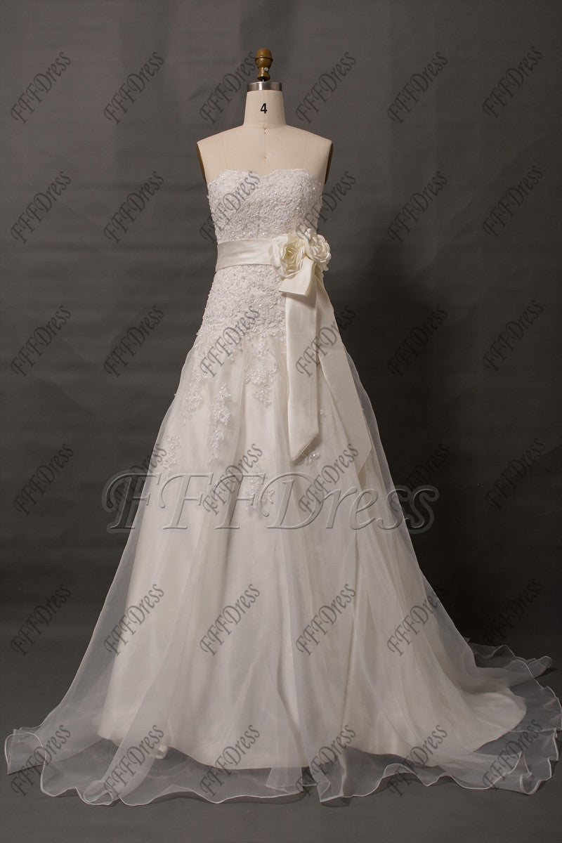Sweetheart ivory lace wedding dress with sash