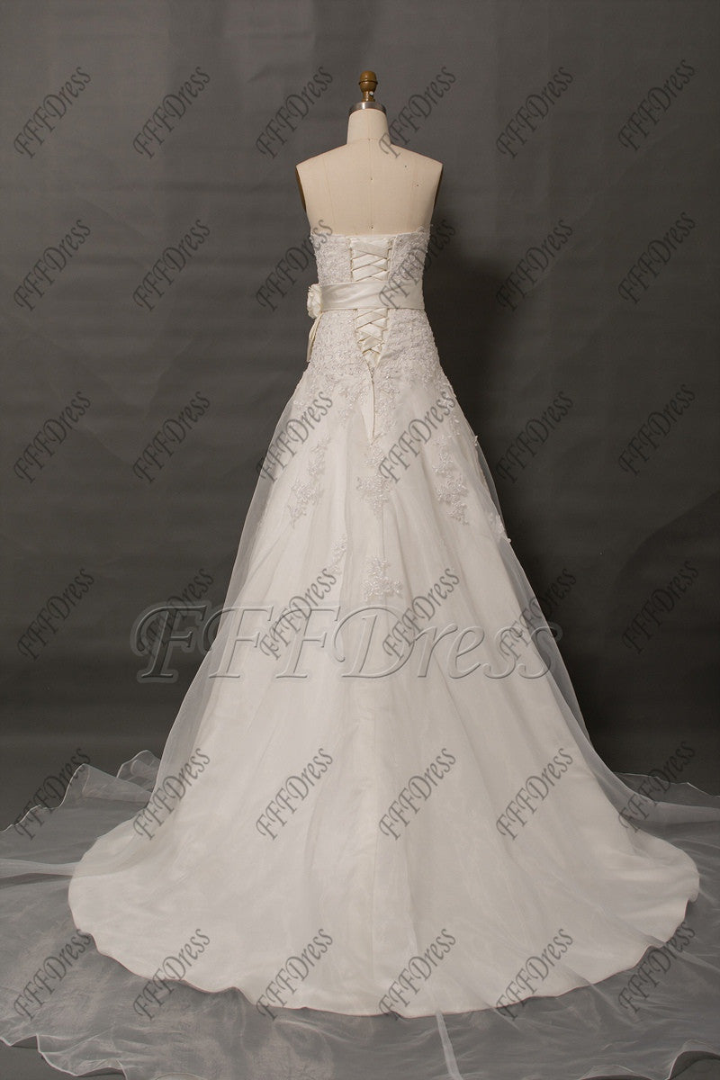 Sweetheart ivory lace wedding dress with sash