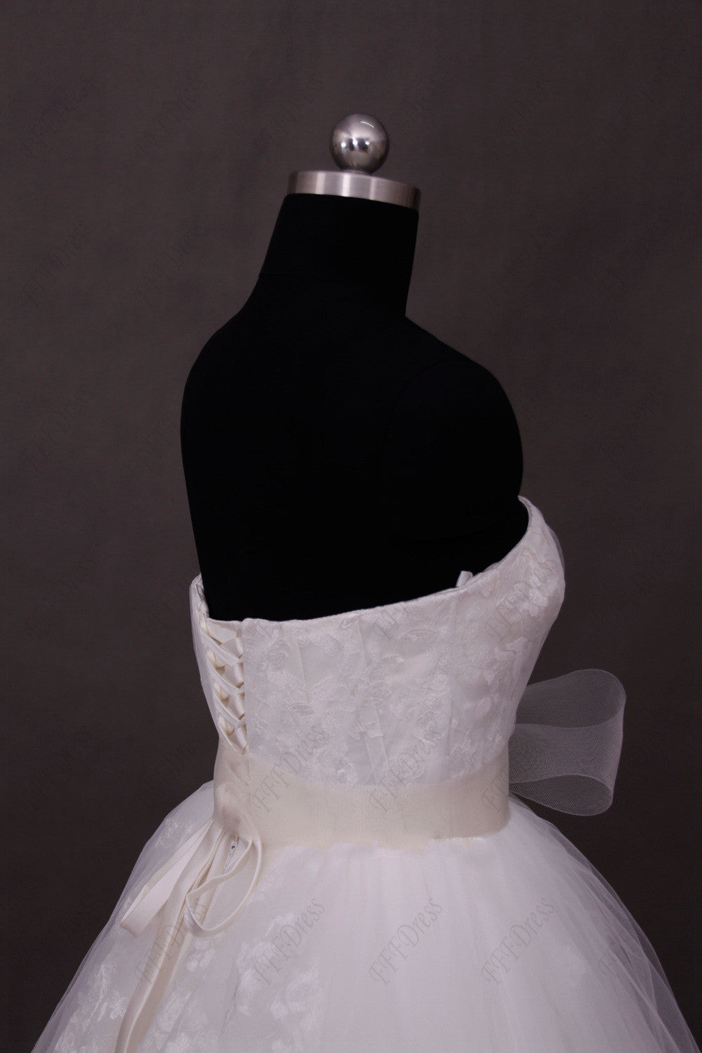 Lace princess wedding dresses with sash