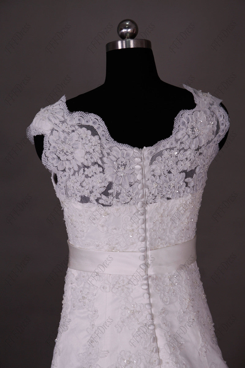 Scallops Beaded Fitted A Line Lace Wedding Dresses